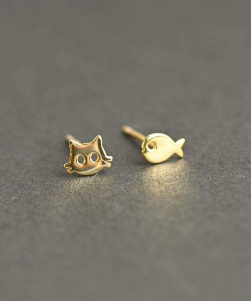 MARAI（マーライ）の「猫＆魚デザイン アシンメトリー小ぶりピアス（ピアス（両耳用）・レディース・ゴールド/シルバー・FREE）」の7枚目の写真