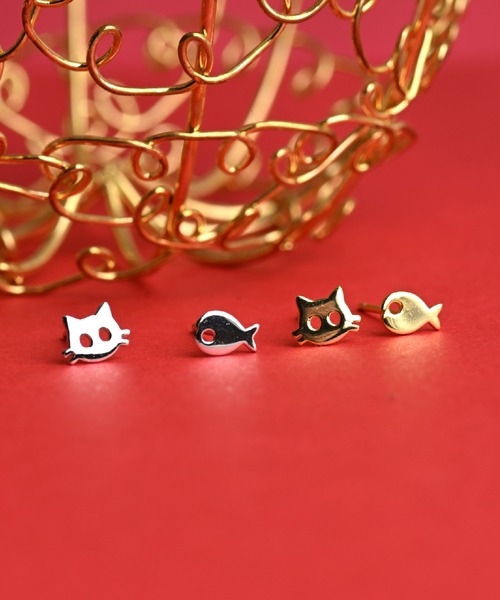 MARAI（マーライ）の「猫＆魚デザイン アシンメトリー小ぶりピアス（ピアス（両耳用）・レディース・ゴールド/シルバー・FREE）」の10枚目の写真