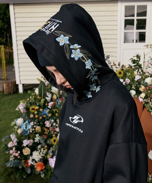 HARSH AND CRUEL(ハーシュアンドクルーエル)の「花柄刺繍プルオーバーパーカー オーバーサイズ ユニセックス HC24SW2TP02【Harsh and Cruel】(パーカー・メンズ・ホワイト/ブラック・M/L/XL)」の12枚目の写真