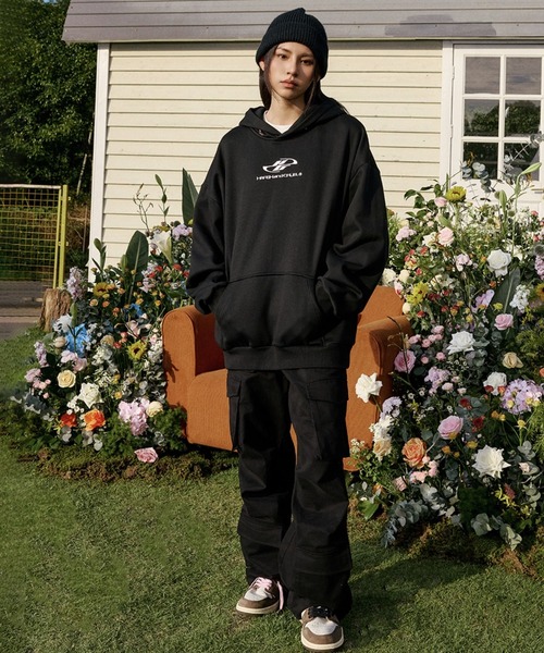 HARSH AND CRUEL(ハーシュアンドクルーエル)の「花柄刺繍プルオーバーパーカー オーバーサイズ ユニセックス HC24SW2TP02【Harsh and Cruel】(パーカー・メンズ・ホワイト/ブラック・M/L/XL)」の11枚目の写真