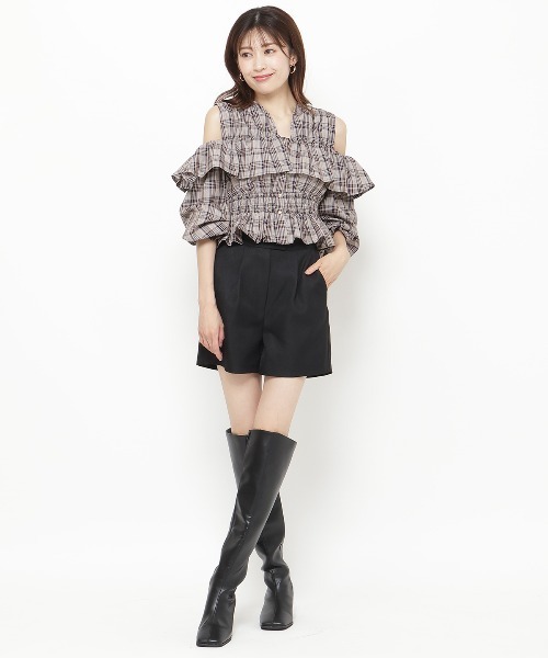 AND COUTURE（アンドクチュール）の「オープンショルダーチェックフリルブラウス（シャツ/ブラウス・レディース・ブラウン系その他/ブラック系その他・FREE）」の5枚目の写真