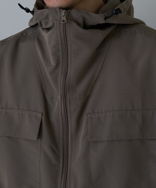 COLONY 2139(コロニートゥーワンスリーナイン)の「ビッグフーディー(マウンテンパーカー・メンズ・ブラック/グレイッシュベージュ・MEDIUM/LARGE)」の8枚目の写真