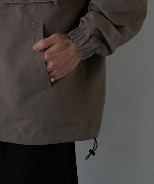 COLONY 2139(コロニートゥーワンスリーナイン)の「ビッグフーディー(マウンテンパーカー・メンズ・ブラック/グレイッシュベージュ・MEDIUM/LARGE)」の10枚目の写真