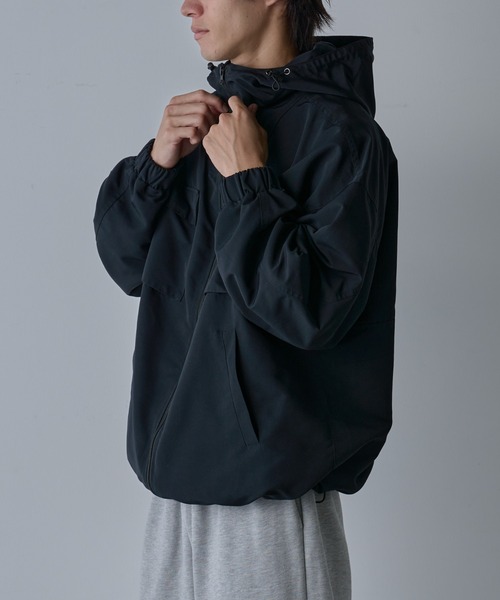 COLONY 2139(コロニートゥーワンスリーナイン)の「ビッグフーディー(マウンテンパーカー・メンズ・ブラック/グレイッシュベージュ・MEDIUM/LARGE)」の14枚目の写真