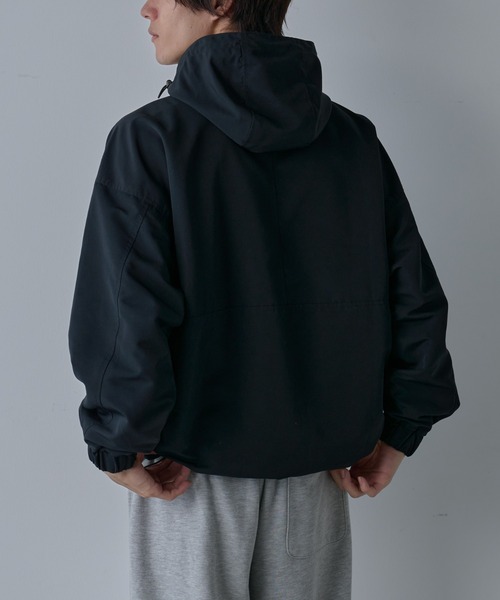 COLONY 2139(コロニートゥーワンスリーナイン)の「ビッグフーディー(マウンテンパーカー・メンズ・ブラック/グレイッシュベージュ・MEDIUM/LARGE)」の15枚目の写真