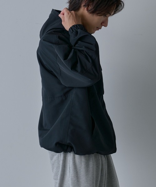 COLONY 2139(コロニートゥーワンスリーナイン)の「ビッグフーディー(マウンテンパーカー・メンズ・ブラック/グレイッシュベージュ・MEDIUM/LARGE)」の16枚目の写真