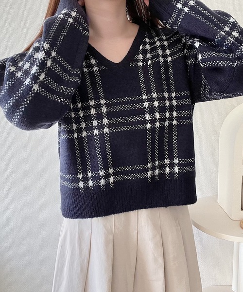 Nana(ナナ)の「Vネックチェックニット(ニット/セーター・レディース・アイボリー/ブルー・FREE)」の3枚目の写真