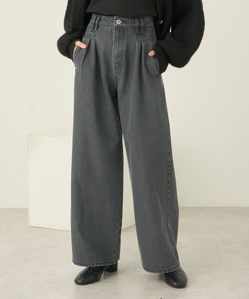 earth music&ecology（アースミュージックアンドエコロジー）の「ダブルタックワイドデニムパンツ（デニムパンツ・レディース・ライトインディゴブルー/ブラック・S/M）」の2枚目の写真