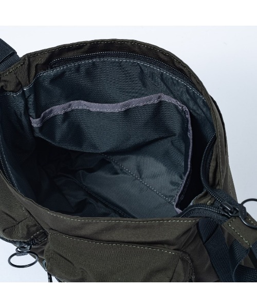 BEAMS DESIGN（ビームス デザイン）の「BEAMSDESIGN（ビームスデザイン）Always サコッシュ（ショルダーバッグ・メンズ・チャコールグレー/ブルー/ブラック/カーキ・FREE）」の11枚目の写真