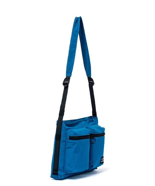 BEAMS DESIGN（ビームス デザイン）の「BEAMSDESIGN（ビームスデザイン）Always サコッシュ（ショルダーバッグ・メンズ・チャコールグレー/ブルー/ブラック/カーキ・FREE）」の13枚目の写真