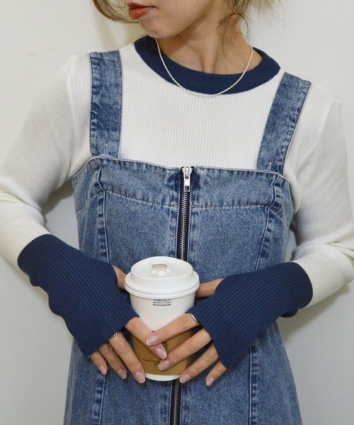 styiro(スタイロ)の「【モチっと伸縮性あり・カラバリ豊富】アソートタイトリブニット カラーブロック フィンガーホール カットアウトショルダー(ニット/セーター・レディース・ブラック系2/ホワイト系2/ブラック/グレー系2/ブラウン系2/ベージュ/ネイビー/グレー系3/ホワイト・FREE)」の3枚目の写真
