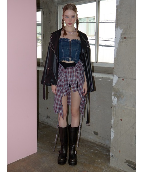 EVRIS（エヴリス）の「デニムフリルビスチェ【セットアップ着用可能】（チューブトップ・レディース・ブルー/ブラック/ライトブルー・FREE）」の9枚目の写真