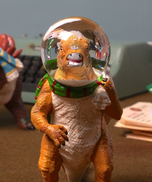 黄金戦士の像　ミニガラス天板付き 西洋テーブル DULTON（ダルトン）の「DINOGLOBE PACHYCEPHALOSAURUS/恐竜 クリスマス