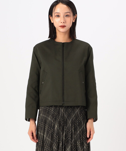 K.T KIYOKO TAKASE（キヨコタカセ）の「ポリエステルストレッチシャンブレー ノーカラー・MA-1ブルゾン（ブルゾン・レディース・チャコール/カーキ・9号）」の2枚目の写真