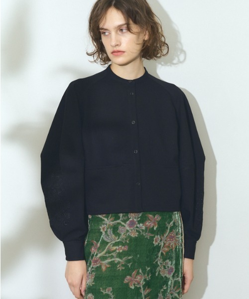 Muel Chic（ミュエルシック）の「Lily embroidery shirt リリーエンブロイダリーシャツ（シャツ/ブラウス・レディース・ブラック/イエロー/ホワイト・FREE）」の3枚目の写真