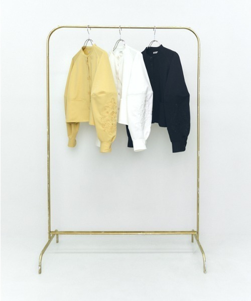 Muel Chic（ミュエルシック）の「Lily embroidery shirt リリーエンブロイダリーシャツ（シャツ/ブラウス・レディース・ブラック/イエロー/ホワイト・FREE）」の4枚目の写真