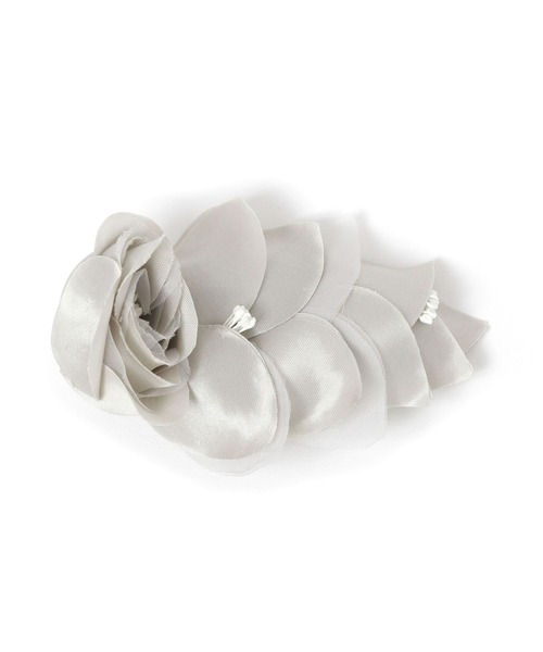 studio CLIP(スタディオクリップ)の「フラワーサテンコサージュ(ブローチ/コサージュ・レディース・ライトグレー/ベージュ・FREE)」の2枚目の写真