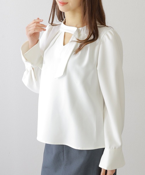 Lace Ladies(レースレディース)の「スタンドカラー パフスリーブ風 タイ付き 長袖 ブラウス(シャツ/ブラウス・レディース・ホワイト/ブラック/ネイビー/グレイッシュベージュ・FREE/S)」の2枚目の写真