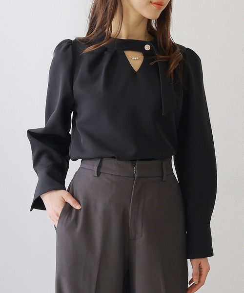 Lace Ladies(レースレディース)の「スタンドカラー パフスリーブ風 タイ付き 長袖 ブラウス(シャツ/ブラウス・レディース・ホワイト/ブラック/ネイビー/グレイッシュベージュ・FREE/S)」の7枚目の写真