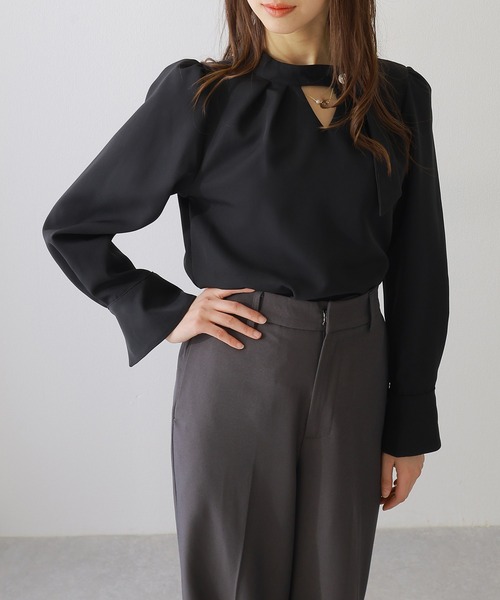 Lace Ladies(レースレディース)の「スタンドカラー パフスリーブ風 タイ付き 長袖 ブラウス(シャツ/ブラウス・レディース・ホワイト/ブラック/ネイビー/グレイッシュベージュ・FREE/S)」の9枚目の写真