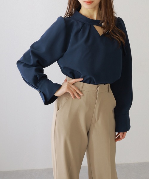 Lace Ladies(レースレディース)の「スタンドカラー パフスリーブ風 タイ付き 長袖 ブラウス(シャツ/ブラウス・レディース・ホワイト/ブラック/ネイビー/グレイッシュベージュ・FREE/S)」の12枚目の写真