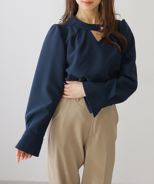 Lace Ladies(レースレディース)の「スタンドカラー パフスリーブ風 タイ付き 長袖 ブラウス(シャツ/ブラウス・レディース・ホワイト/ブラック/ネイビー/グレイッシュベージュ・FREE/S)」の14枚目の写真