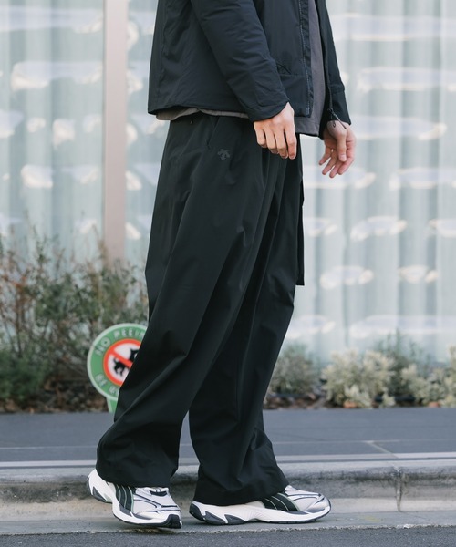 DESCENTE（デサント）の「DESCENTE/デサントAIRFLOW WIDE CARGO PANTS カーゴパンツ（カーゴパンツ・メンズ・ブラック・L/M）」の2枚目の写真
