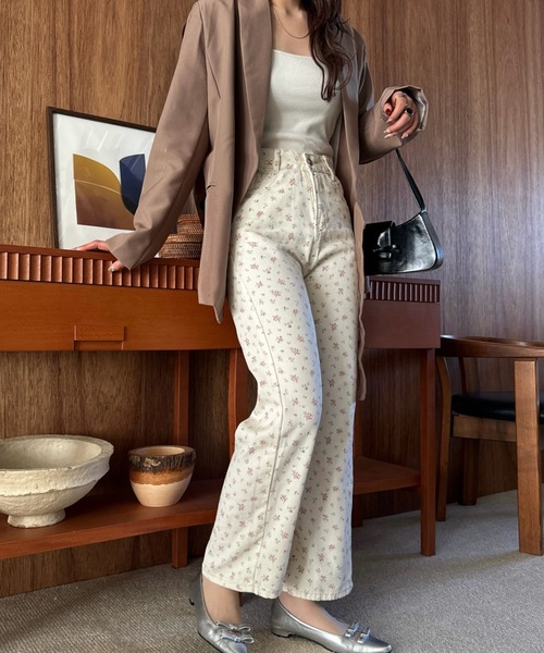 efill（エフィル）の「レトロな 花柄 ハイウエスト デニムパンツ（デニムパンツ・レディース・アイボリー・FREE）」の9枚目の写真