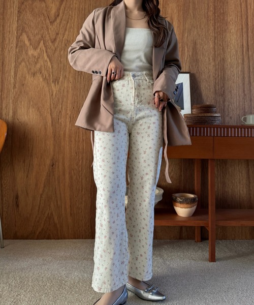 efill（エフィル）の「レトロな 花柄 ハイウエスト デニムパンツ（デニムパンツ・レディース・アイボリー・FREE）」の8枚目の写真