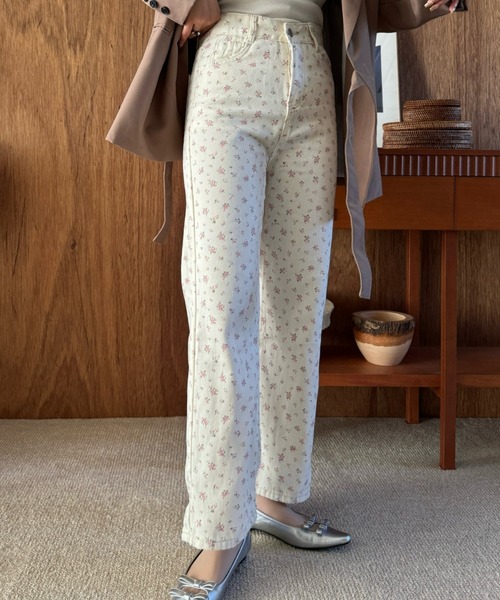 efill（エフィル）の「レトロな 花柄 ハイウエスト デニムパンツ（デニムパンツ・レディース・アイボリー・FREE）」の11枚目の写真