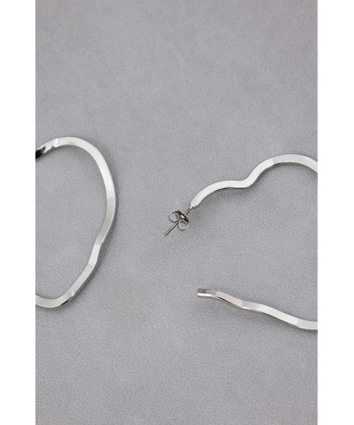 AZUL by moussy（アズールバイマウジー）の「ニュアンスシェイプビッグフープピアス（ピアス（両耳用）・レディース・シルバー/ゴールド系その他・FREE）」の12枚目の写真