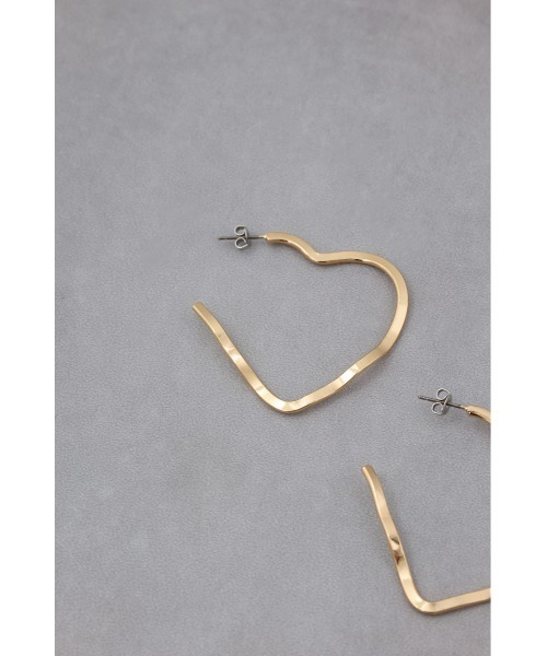 AZUL by moussy（アズールバイマウジー）の「ニュアンスシェイプビッグフープピアス（ピアス（両耳用）・レディース・シルバー/ゴールド系その他・FREE）」の6枚目の写真