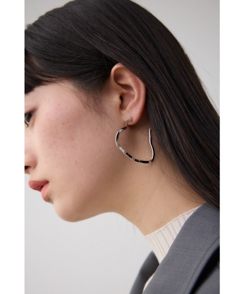 AZUL by moussy（アズールバイマウジー）の「ニュアンスシェイプビッグフープピアス（ピアス（両耳用）・レディース・シルバー/ゴールド系その他・FREE）」の8枚目の写真