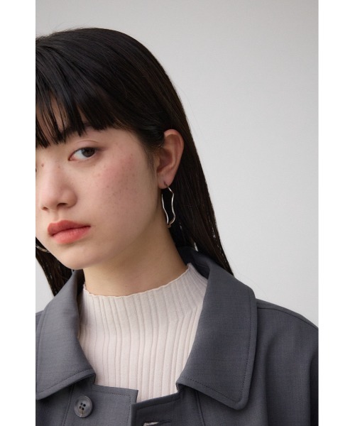 AZUL by moussy（アズールバイマウジー）の「ニュアンスシェイプビッグフープピアス（ピアス（両耳用）・レディース・シルバー/ゴールド系その他・FREE）」の9枚目の写真