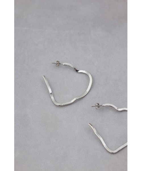 AZUL by moussy（アズールバイマウジー）の「ニュアンスシェイプビッグフープピアス（ピアス（両耳用）・レディース・シルバー/ゴールド系その他・FREE）」の11枚目の写真