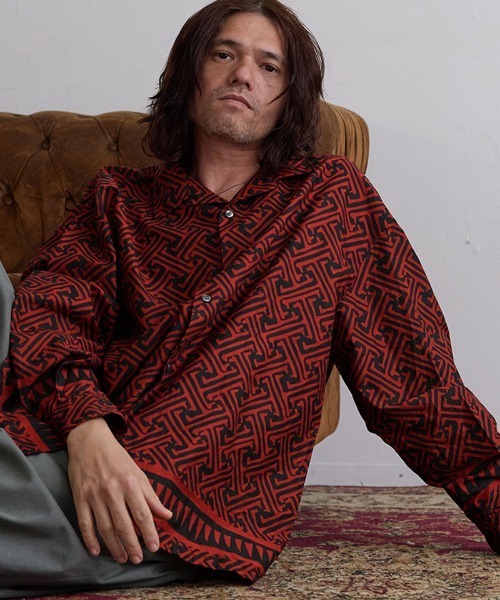 EGO TRIPPING（エゴトリッピング）の「ms6001- AFREEDOM L-S プリントシャツ（シャツ/ブラウス・メンズ・レッド/アイボリー・46/48）」の2枚目の写真