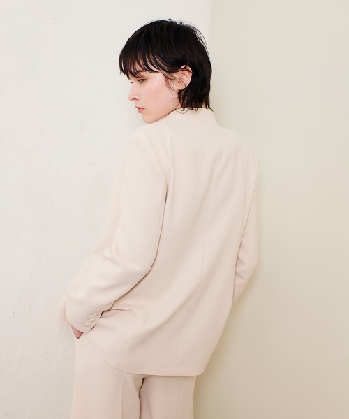 allureville（アルアバイル）の「マットストレッチノーカラージャケット（ノーカラージャケット・レディース・ベージュ/ネイビー・1/2）」の11枚目の写真