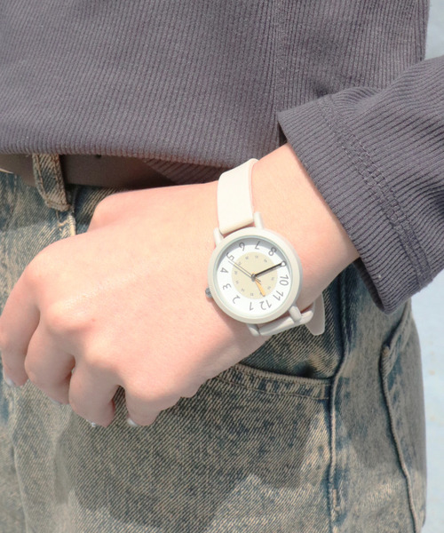 nattito(ナティート)の「〈nattito/ナティート〉Silicon Rubber Watch/シリコンラバーウォッチ ベックル(アナログ腕時計・レディース・グレー/ブラック/ベージュ・30)」の1枚目の写真