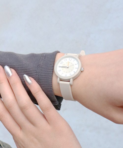 nattito(ナティート)の「〈nattito/ナティート〉Silicon Rubber Watch/シリコンラバーウォッチ ベックル(アナログ腕時計・レディース・グレー/ブラック/ベージュ・30)」の5枚目の写真