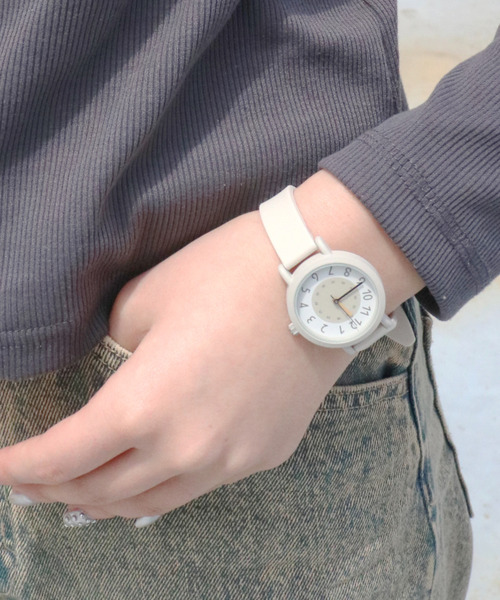 nattito(ナティート)の「〈nattito/ナティート〉Silicon Rubber Watch/シリコンラバーウォッチ ベックル(アナログ腕時計・レディース・グレー/ブラック/ベージュ・30)」の4枚目の写真