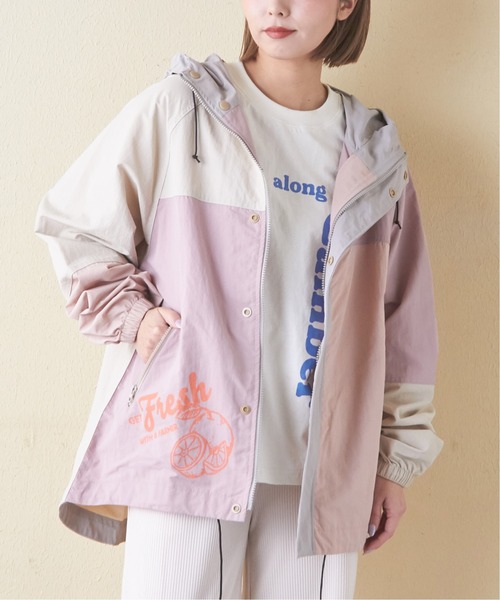 CUBE SUGAR（キューブシュガー）の「撥水ナイロンロゴプリントマウンテンパーカー（マウンテンパーカー・レディース・ブルー系その他/ブラック系その他/ナチュラル/ピンク系その他/グレー系その他/ブラック・M）」の6枚目の写真