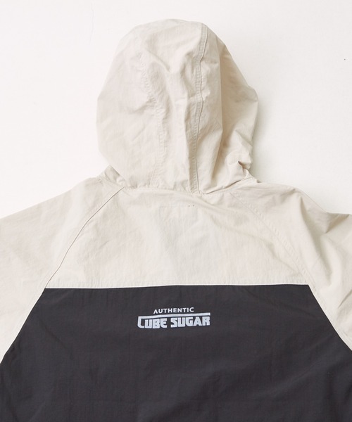 CUBE SUGAR（キューブシュガー）の「撥水ナイロンロゴプリントマウンテンパーカー（マウンテンパーカー・レディース・ブルー系その他/ブラック系その他/ナチュラル/ピンク系その他/グレー系その他/ブラック・M）」の21枚目の写真