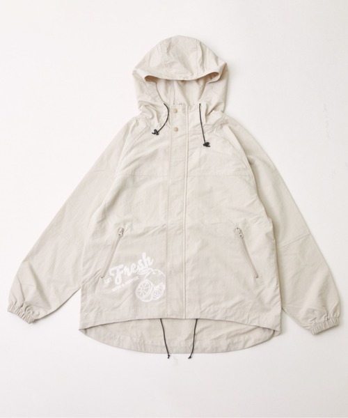 CUBE SUGAR（キューブシュガー）の「撥水ナイロンロゴプリントマウンテンパーカー（マウンテンパーカー・レディース・ブルー系その他/ブラック系その他/ナチュラル/ピンク系その他/グレー系その他/ブラック・M）」の7枚目の写真