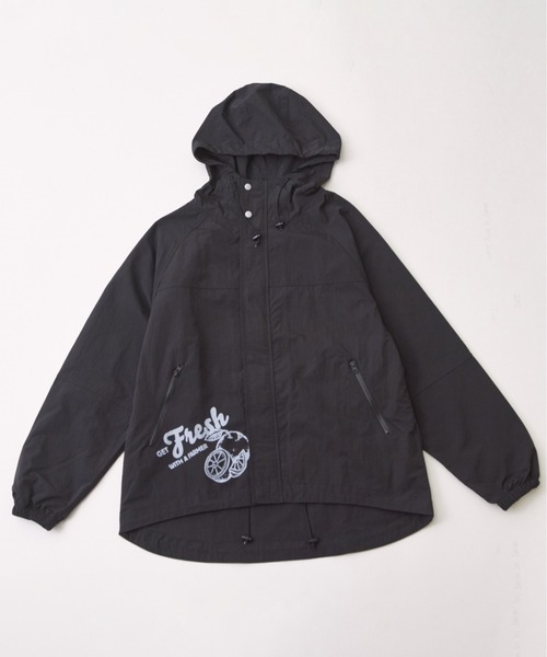 CUBE SUGAR（キューブシュガー）の「撥水ナイロンロゴプリントマウンテンパーカー（マウンテンパーカー・レディース・ブルー系その他/ブラック系その他/ナチュラル/ピンク系その他/グレー系その他/ブラック・M）」の9枚目の写真