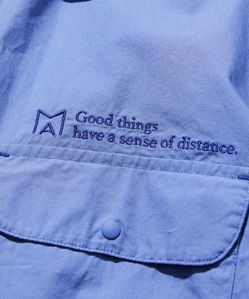 Firsthand(ファーストハンド)の「MA Firsthand/マ ファーストハンド BASIC LOGO刺繍ブロード ダブルポケットワークシャツ(シャツ/ブラウス・メンズ・ホワイト/サックスブルー・MEDIUM/LARGE)」の4枚目の写真