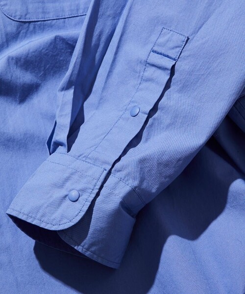 Firsthand(ファーストハンド)の「MA Firsthand/マ ファーストハンド BASIC LOGO刺繍ブロード ダブルポケットワークシャツ(シャツ/ブラウス・メンズ・ホワイト/サックスブルー・MEDIUM/LARGE)」の6枚目の写真