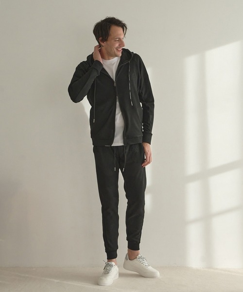 1piu1uguale3 RELAX（ウノピュウノウグァーレトレリラックス）の「【1PIU1UGUALE3 RELAX/ウノピゥウノウグァーレトレ リラックス/別注/セットアップ対応/ストレッチ素材】カモ柄ニットジャガード スリムイージーパンツ（スウェットパンツ・メンズ・ブラック・M/L/LL）」の3枚目の写真