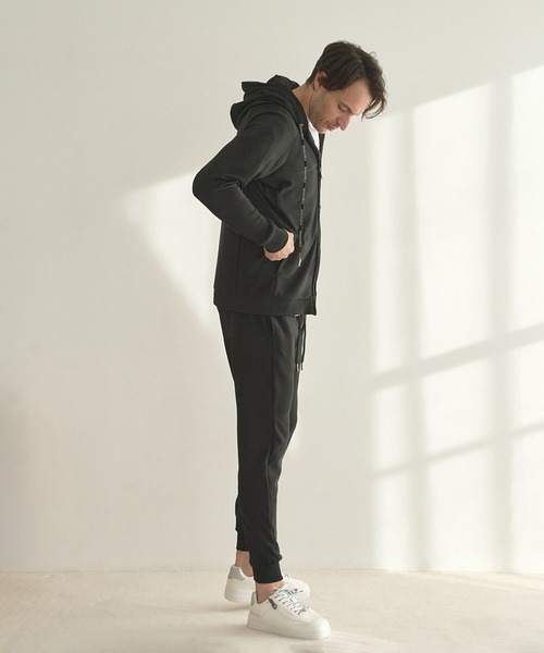 1piu1uguale3 RELAX（ウノピュウノウグァーレトレリラックス）の「【1PIU1UGUALE3 RELAX/ウノピゥウノウグァーレトレ リラックス/別注/セットアップ対応/ストレッチ素材】カモ柄ニットジャガード スリムイージーパンツ（スウェットパンツ・メンズ・ブラック・M/L/LL）」の4枚目の写真