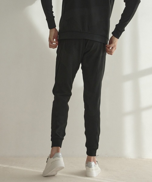 1piu1uguale3 RELAX（ウノピュウノウグァーレトレリラックス）の「【1PIU1UGUALE3 RELAX/ウノピゥウノウグァーレトレ リラックス/別注/セットアップ対応/ストレッチ素材】カモ柄ニットジャガード スリムイージーパンツ（スウェットパンツ・メンズ・ブラック・M/L/LL）」の10枚目の写真