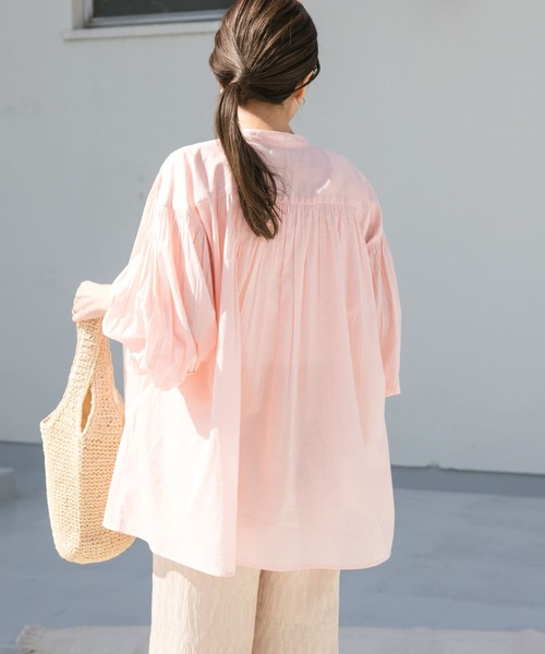 URBAN RESEARCH DOORS（アーバンリサーチドアーズ）の「コットンボイルギャザーブラウス（シャツ/ブラウス・レディース・イエロー/ネイビー/ミント/ホワイト/ピンク・MEDIUM）」の16枚目の写真